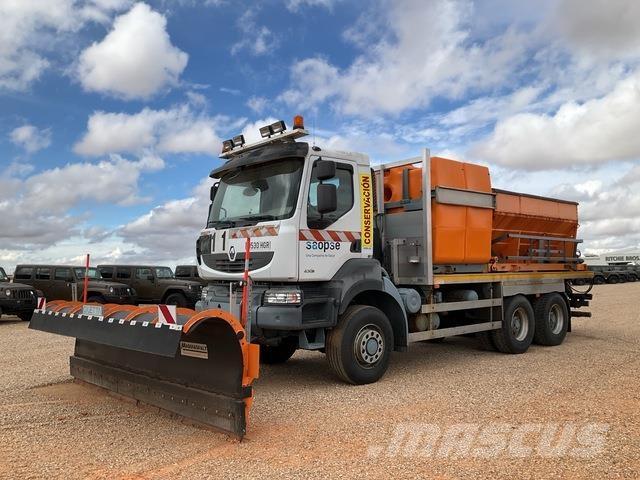 Renault Kerax 刮雪板和犁