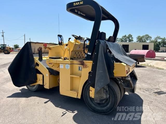 Sakai GW750 膠輪滾壓機