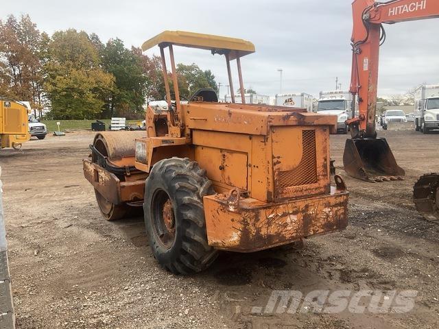 Sakai SV70TF 單輪滾壓機