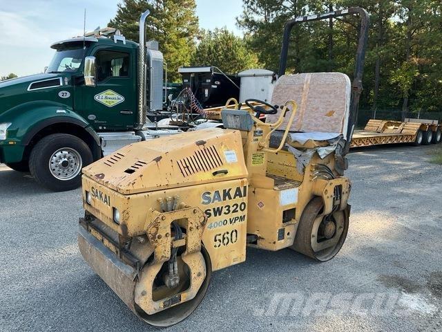 Sakai SW320 雙輪滾壓機