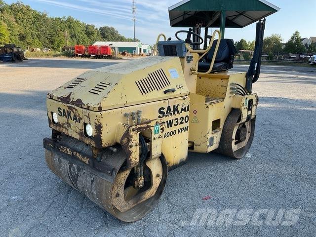 Sakai SW320 雙輪滾壓機