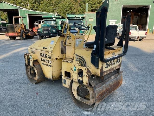 Sakai SW320 雙輪滾壓機