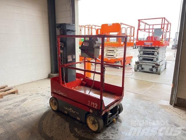 SkyJack SJ12 垂直升降工作台