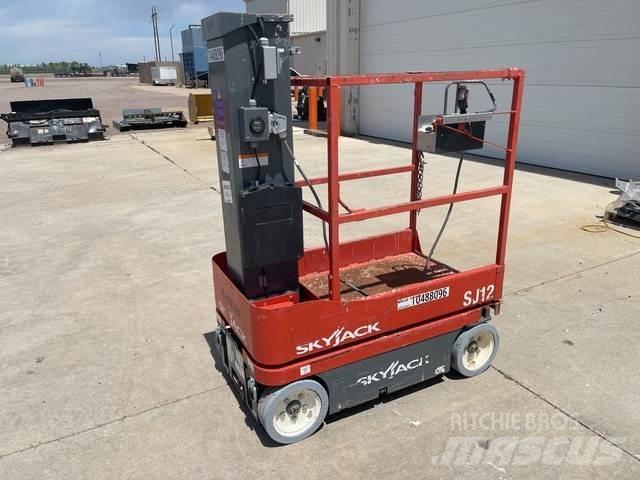 SkyJack SJ12 垂直升降工作台