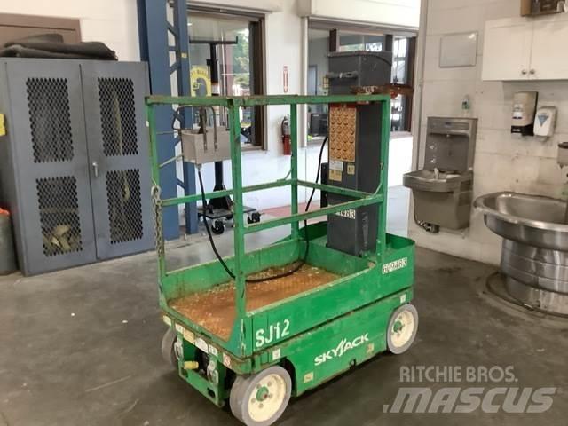 SkyJack SJ12 垂直升降工作台