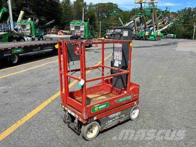 SkyJack SJ12 垂直升降工作台