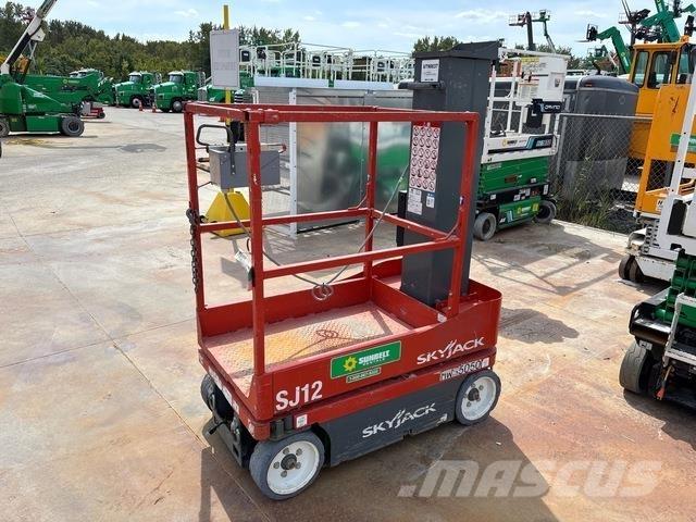 SkyJack SJ12 垂直升降工作台