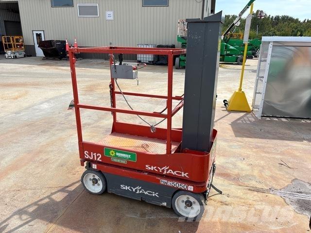 SkyJack SJ12 垂直升降工作台