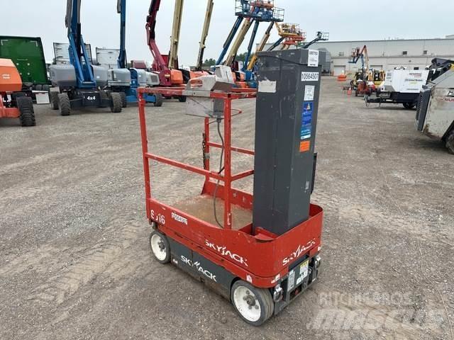 SkyJack SJ16 垂直升降工作台