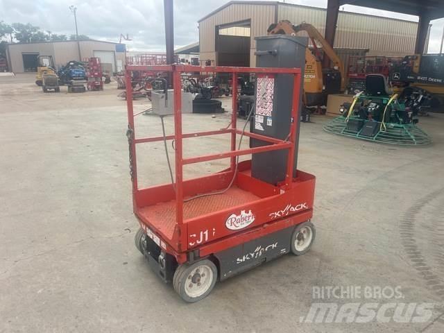 SkyJack SJ16 垂直升降工作台