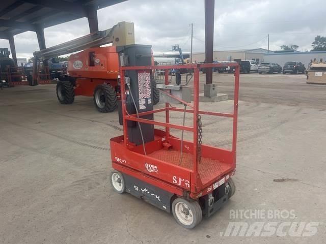 SkyJack SJ16 垂直升降工作台