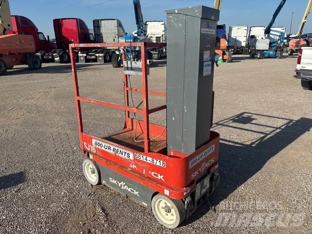 SkyJack SJ16 垂直升降工作台