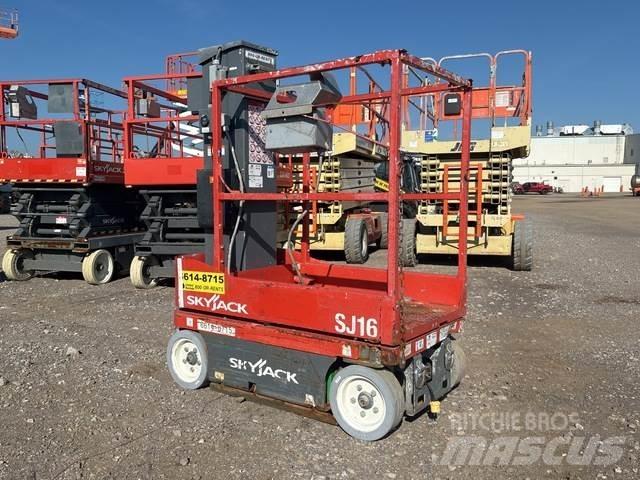 SkyJack SJ16 垂直升降工作台