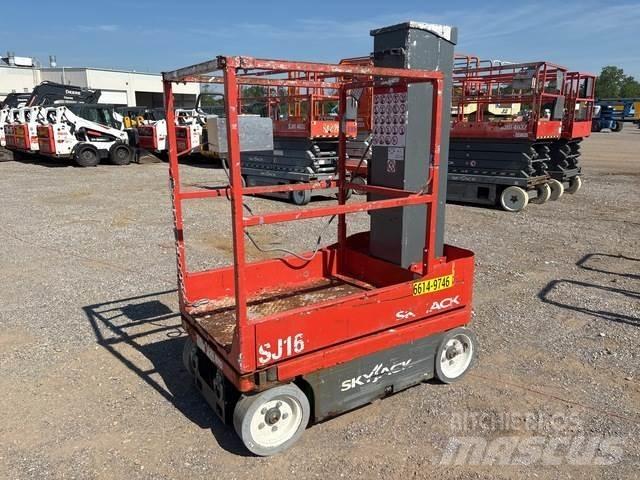 SkyJack SJ16 垂直升降工作台