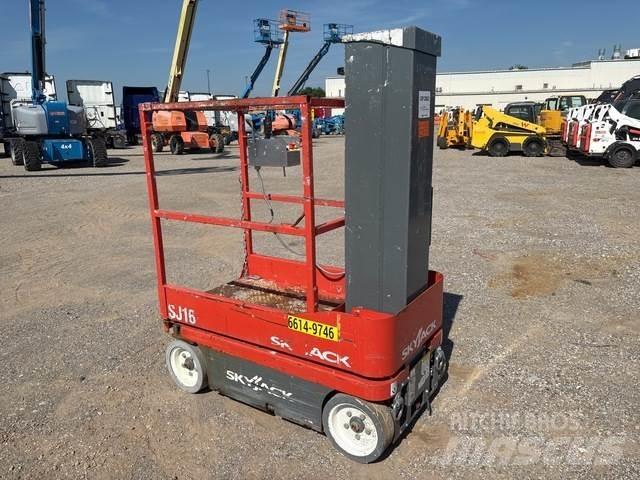 SkyJack SJ16 垂直升降工作台
