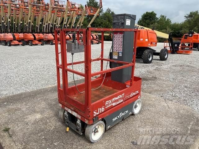 SkyJack SJ16 垂直升降工作台