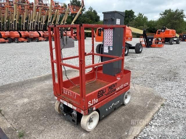 SkyJack SJ16 垂直升降工作台