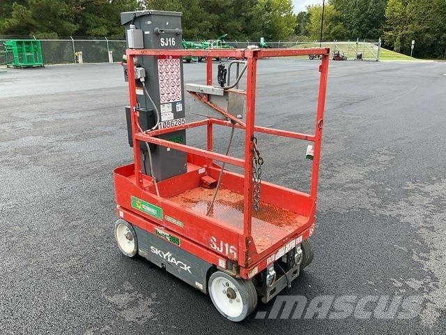 SkyJack SJ16 垂直升降工作台