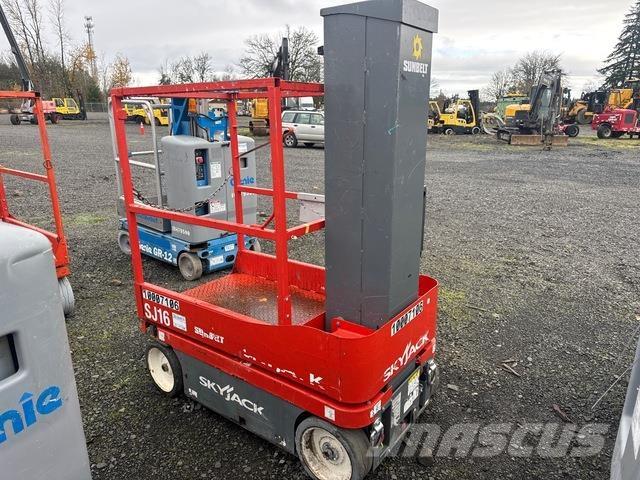 SkyJack SJ16 垂直升降工作台