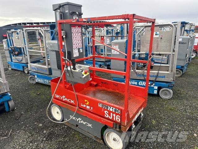 SkyJack SJ16 垂直升降工作台