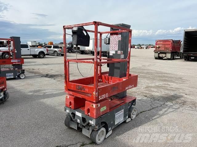 SkyJack SJ20E 垂直升降工作台