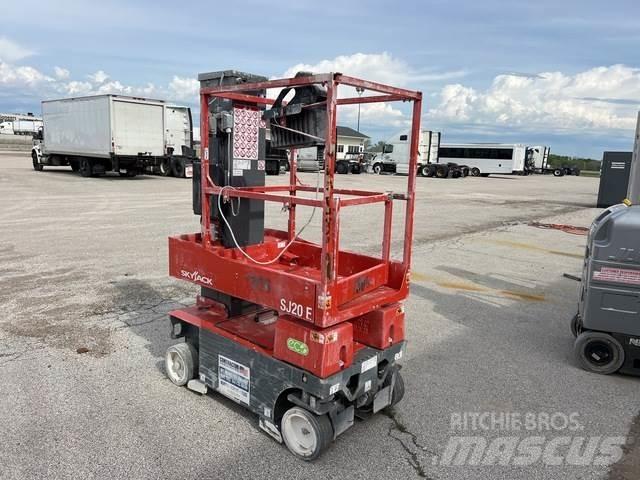 SkyJack SJ20E 垂直升降工作台