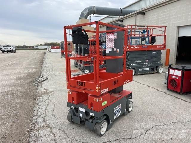 SkyJack SJ20E 垂直升降工作台