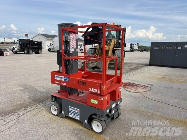 SkyJack SJ20E 垂直升降工作台