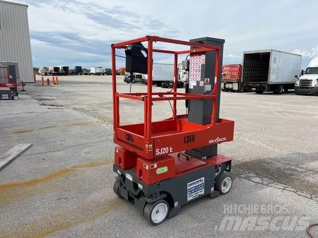 SkyJack SJ20E 垂直升降工作台