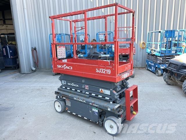 SkyJack SJ3219 剪式升降機