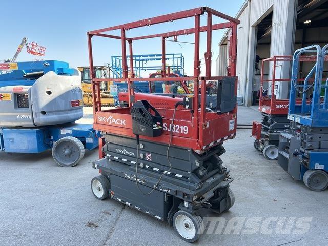 SkyJack SJ3219 剪式升降機