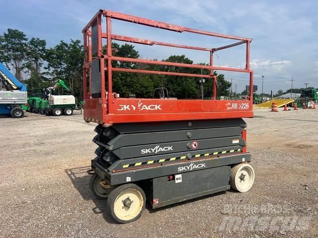 SkyJack SJ3226 剪式升降機