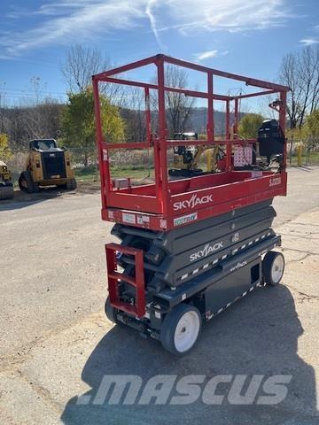 SkyJack SJ3226 剪式升降機