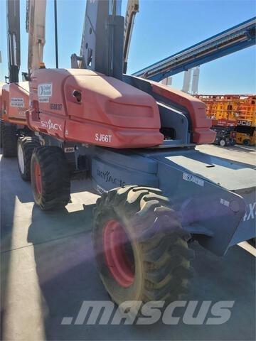 SkyJack SJ66T 伸縮臂高空作業車