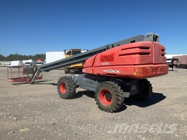 SkyJack SJ66T 伸縮臂高空作業車