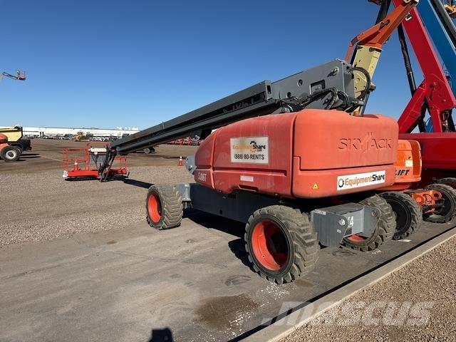 SkyJack SJ86T 伸縮臂高空作業車