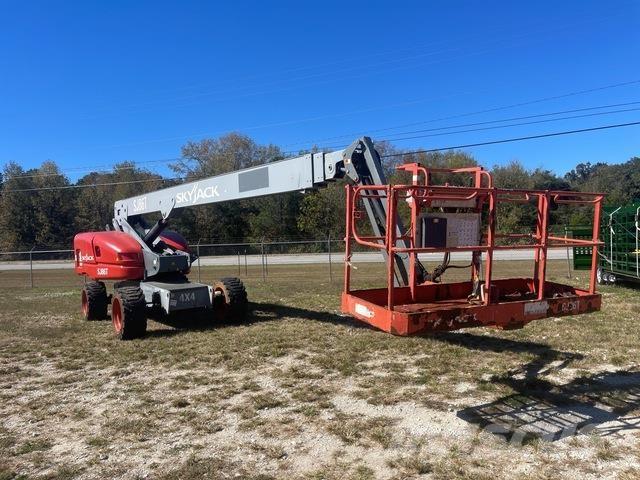 SkyJack SJ86T 伸縮臂高空作業車