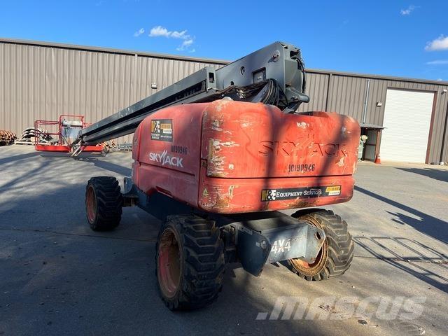SkyJack SJ86T 伸縮臂高空作業車