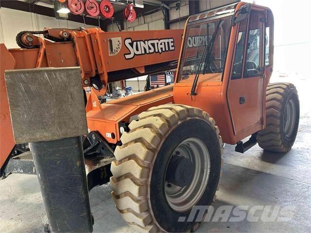 SkyTrak 10054 伸縮臂操作車