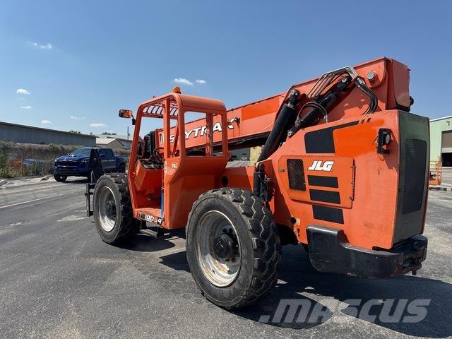 SkyTrak 10054 伸縮臂操作車