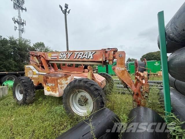 SkyTrak 6036 伸縮臂操作車