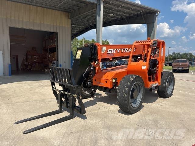 SkyTrak 6042 伸縮臂操作車