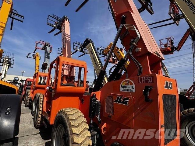 SkyTrak 6042 伸縮臂操作車