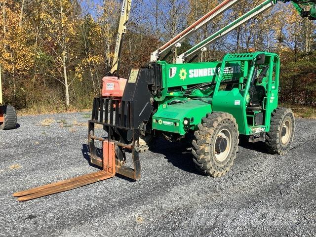 SkyTrak 6042 伸縮臂操作車