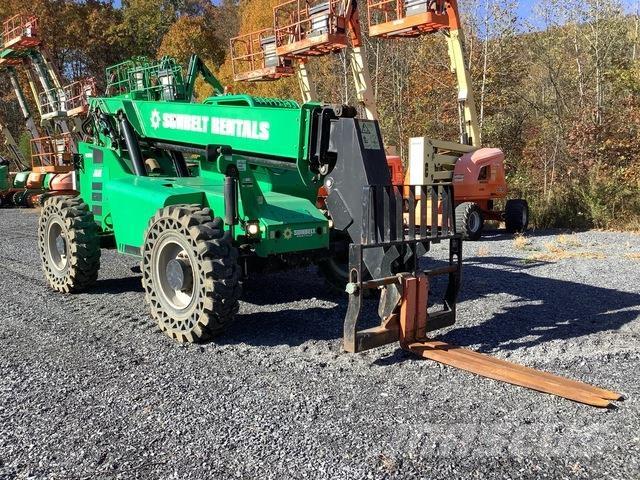 SkyTrak 6042 伸縮臂操作車