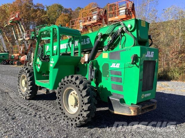 SkyTrak 6042 伸縮臂操作車