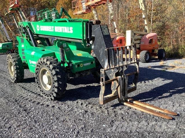 SkyTrak 6042 伸縮臂操作車