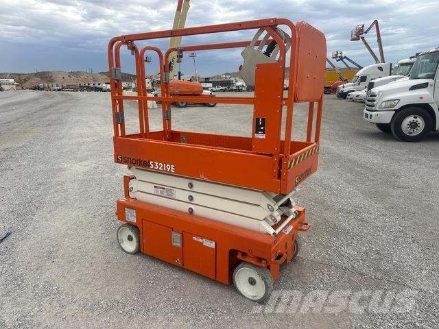 Snorkel S3219E 剪式升降機