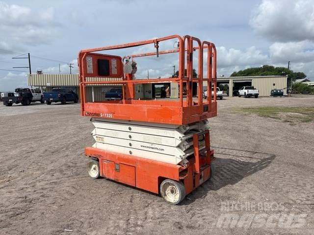 Snorkel S4732E 剪式升降機