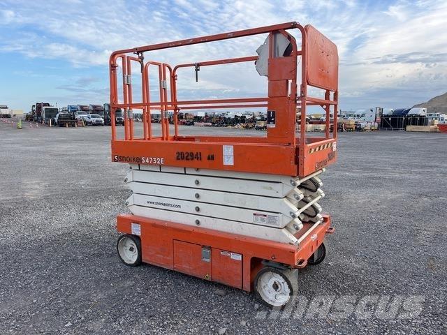 Snorkel S4732E 剪式升降機